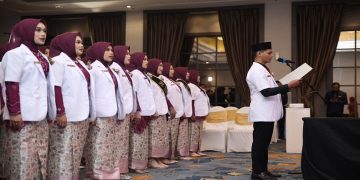Prosesi pembacaan sumpah dokter oleh 42 dokter baru FK UMS. Foto: Ist.