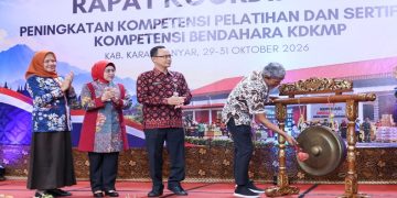 Sekda Provinsi Jawa Tengah Sumarno membuka Rapat Koordinasi Peningkatan Kompetensi melalui Pelatihan dan Sertifikasi Kompetensi Bendahara KDKMP di Karanganyar, Kamis, 29 Oktober 2026. Foto: Ist.