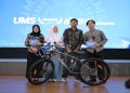 Ilalang Asa Roosevelt dari SMA ABBS SURAKARTA menjadi pendaftar pertama PMB UMS dan mendapatkan hadiah sepeda. Foto: Ist.