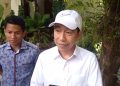 Mantan Presiden Jokowi memberikan keterangan pers di kediamannya, Jalan Kutai Utara Nomor 1, Kelurahan Sumber, Kecamatan Banjarsari, Kota Solo, Kamis (1/10/2026). Foto: Indospektrum.com