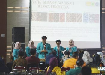 Tim BATIKALIVE meraih tiga penghargaan yakni juara umum 2, medali emas dan juara favorit poster dalam ajang PENA Essay Nasional 3 di Politeknik TEDC, Bandung. Foto : Ist.