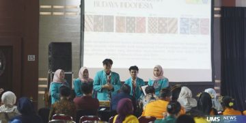 Tim BATIKALIVE meraih tiga penghargaan yakni juara umum 2, medali emas dan juara favorit poster dalam ajang PENA Essay Nasional 3 di Politeknik TEDC, Bandung. Foto : Ist.