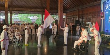 Kontingen Indonesia mengikuti rangkaian acara pengukuhan dan pelepasan oleh Menteri Pemuda dan Olahraga Erick Thohir di Pendopo Balaikota Surakarta, Senin (12/10/2026). Foto : Ist.