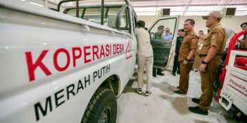 Gubernur Jawa Tengah Ahmad Luthfi meninjau operasional Koperasi Desa Meraih Putih (KDMP) Banyudono, Kabupaten Boyolali. Foto : Ist.