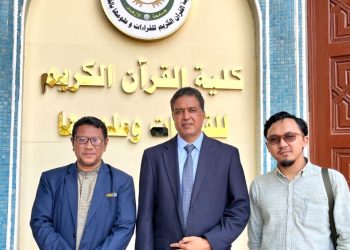Kaprodi IQT UMS Dr Kharis Nugroho Lc M.Ud bertemu dengan Kepala Jurusan Fakultas Ilmu Al-Qur’an dan Qira’at (Kulliyyatul Qur’an al-Karim li al-Qira’at wa Ulumiha), Prof Dr Mahmud Ibrahim Assalamy. Foto Ist.