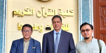Kaprodi IQT UMS Dr Kharis Nugroho Lc M.Ud bertemu dengan Kepala Jurusan Fakultas Ilmu Al-Qur’an dan Qira’at (Kulliyyatul Qur’an al-Karim li al-Qira’at wa Ulumiha), Prof Dr Mahmud Ibrahim Assalamy. Foto Ist.