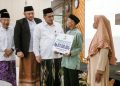 Wagub Jateng Taj Yasin seusai menghadiri kegiatan pembekalan dan pentasharufan (penyaluran) bantuan jambanisasi dan RTLH oleh Baznas Provinsi Jawa Tengah, di Kota Tegal, Kamis (22/10/2026). Foto : Ist.