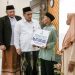 Wagub Jateng Taj Yasin seusai menghadiri kegiatan pembekalan dan pentasharufan (penyaluran) bantuan jambanisasi dan RTLH oleh Baznas Provinsi Jawa Tengah, di Kota Tegal, Kamis (22/10/2026). Foto : Ist.
