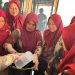 Ibu-ibu PKK Desa Karangmojo, Kecamatan Weru, Kabupaten Sukoharjo, mendapatkan pelatihan dan pendampingan untuk mengembangkan keterampilan produktif yang berpotensi mendukung kemandirian ekonomi keluarga. Foto : Ist.