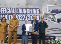 Pemberian sertifikat kepada siswa yang telah diterima di BIM University. Foto : Ist.