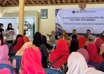 Warga Desa Alasombo, Sukoharjo antusias mengikuti edukasi soal layanan kesehatan dan bantuan sosial dari pemerintah. Foto : Ist.