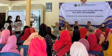 Warga Desa Alasombo, Sukoharjo antusias mengikuti edukasi soal layanan kesehatan dan bantuan sosial dari pemerintah. Foto : Ist.